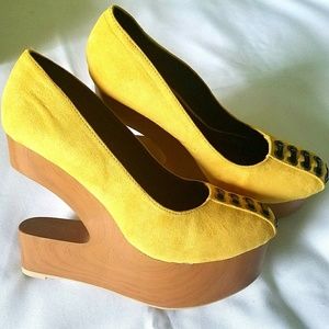 SLEEK SPLIT YELLOW WEGDES